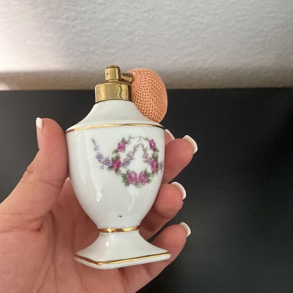 Vintage Perfume Atomizer with Floral Design - Picture 8 of 8
